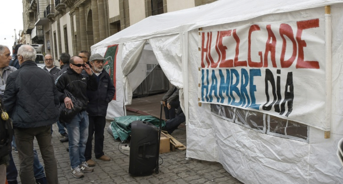 Trabajadores de petrolera inician huelga de hambre en Uruguay