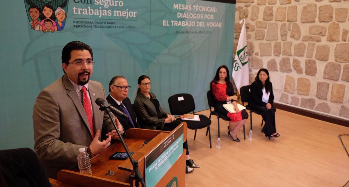 Analizan programa para dar seguridad social a trabajadoras del hogar