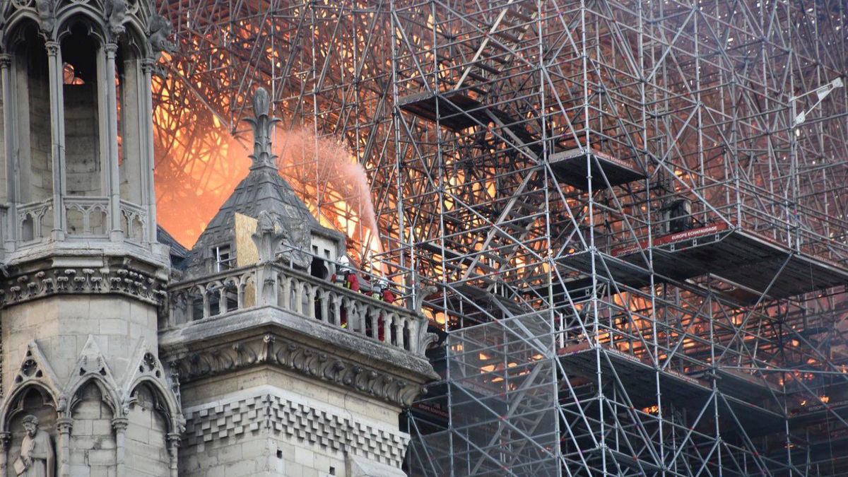 Líderes mundiales lamentan incendio de la catedral de Notre-Dame