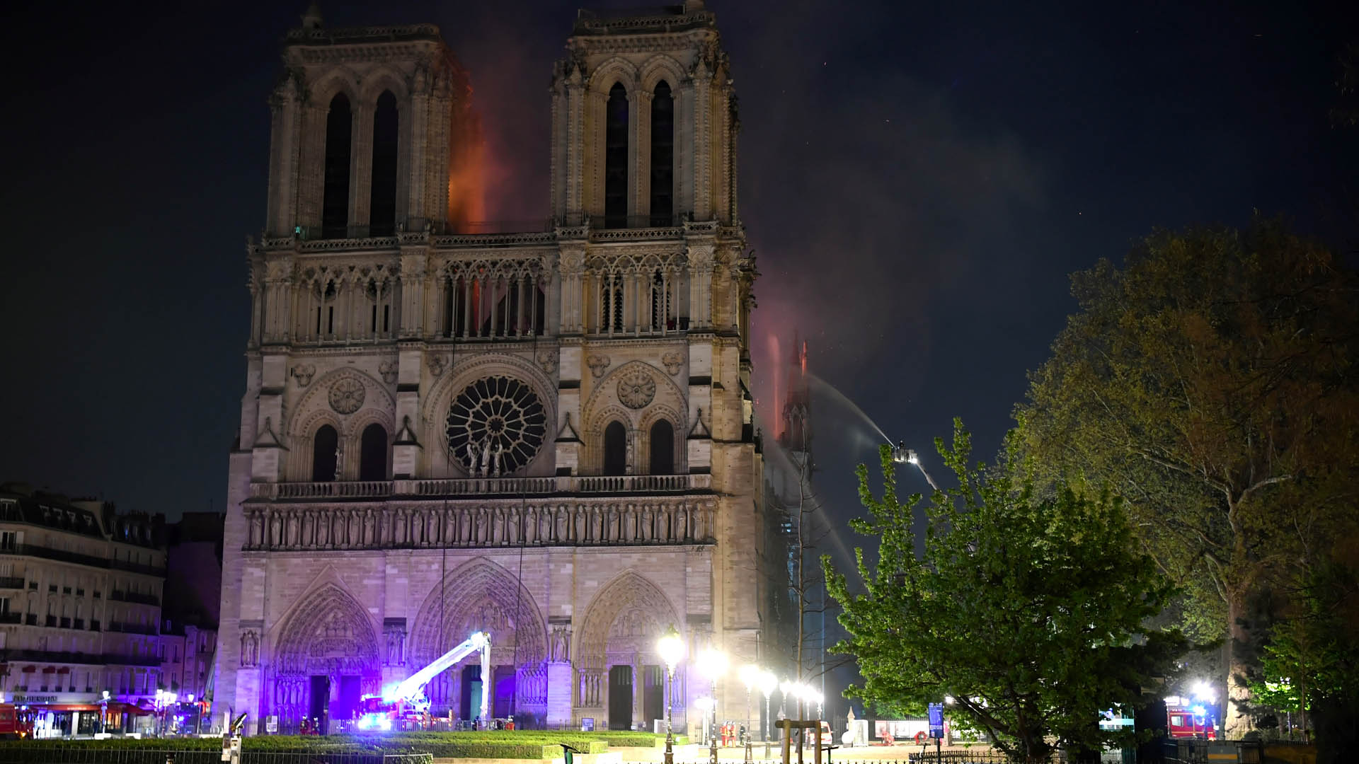 Vaticano expresa “incredulidad y tristeza” por incendio en Catedral de Notre-Dame Vaticano expresa “incredulidad y tristeza” por incendio en Catedral de Notre-Dame