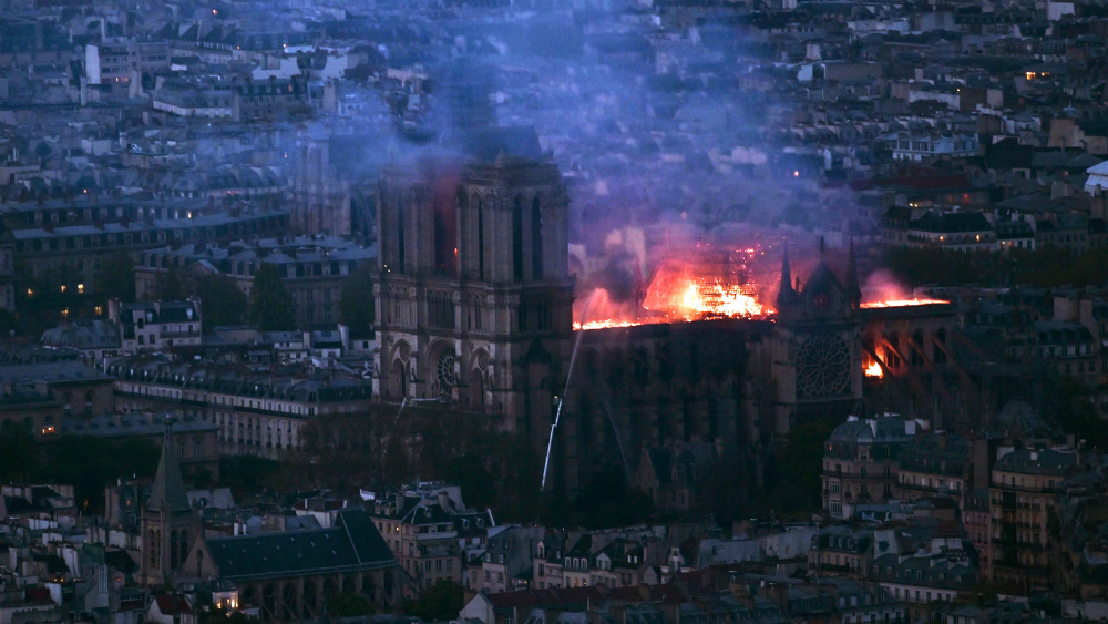 Abre Fiscalía de París investigación por incendio en catedral de Notre-Dame