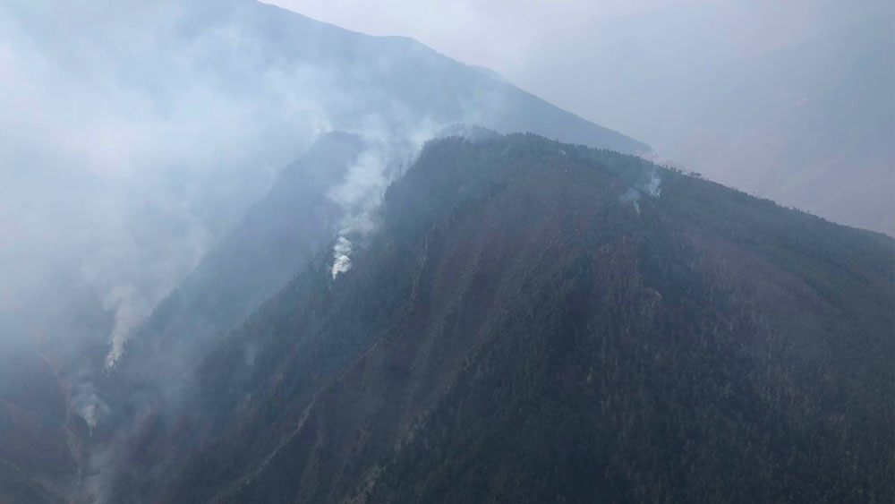 Incendio forestal deja al menos 30 muertos en China