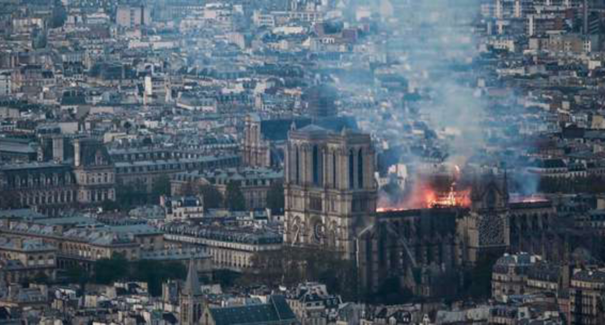 Estas horribles imágenes de Notre-Dame en llamas duelen: Angela Merkel