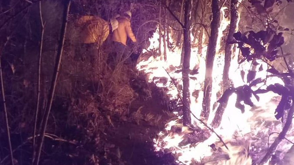 Controlan 70 por ciento del incendio en Valle de Bravo