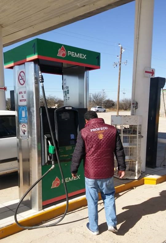 Inspectores renunciaron a la Profeco por intimidaciones en gasolineras - inspectores-de-la-profeco-en-gasolinera