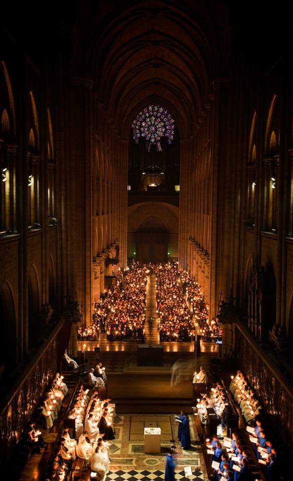 Notre-Dame, un edificio emblemático de Francia - interior-de-notre-dame