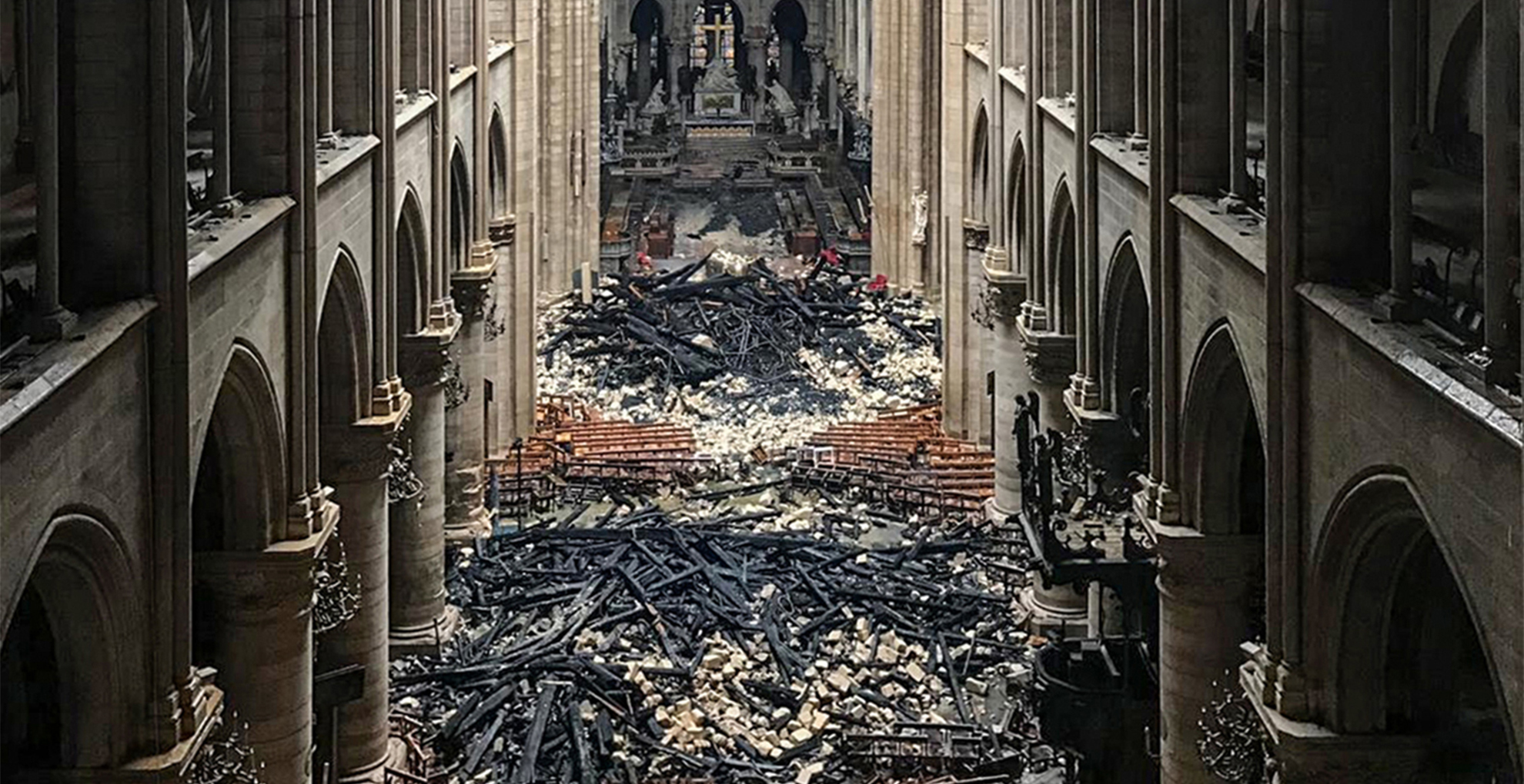 Resguardan cuadros de Notre-Dame en el Museo del Louvre - interior-notre-dame