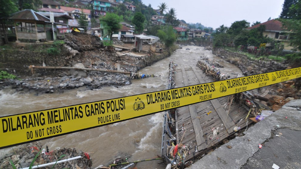 Inundaciones dejan al menos 40 muertos en Indonesia