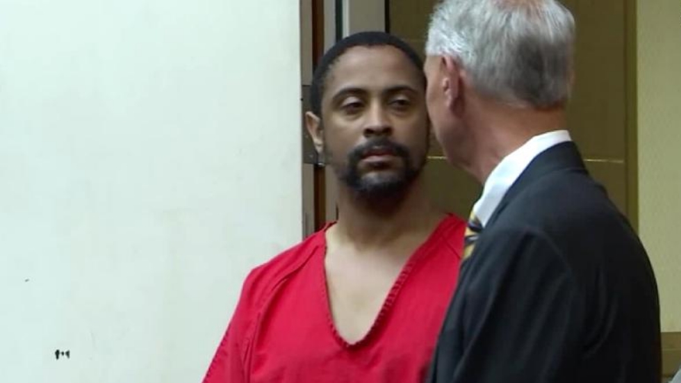 Sujeto intentó arrollar a familia en California porque parecían musulmanes