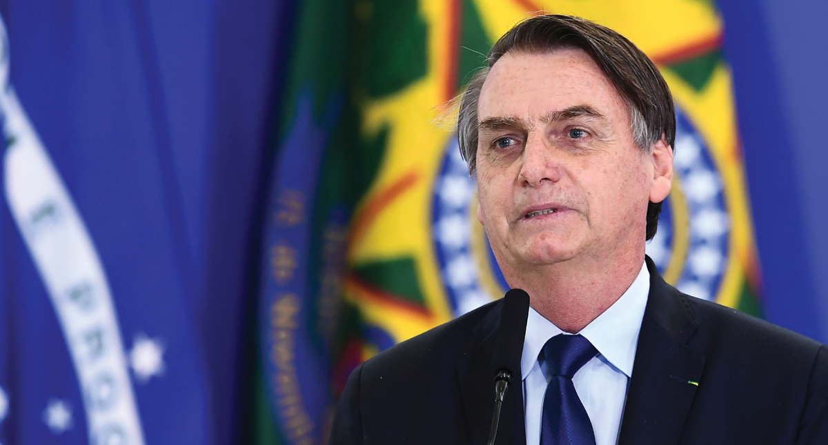 Bolsonaro respalda a Neymar tras acusaciones de violación