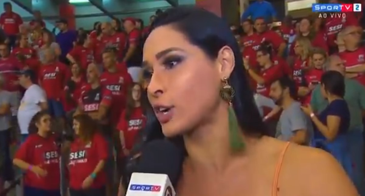 #Video Campeona de voleibol se desmaya durante entrevista