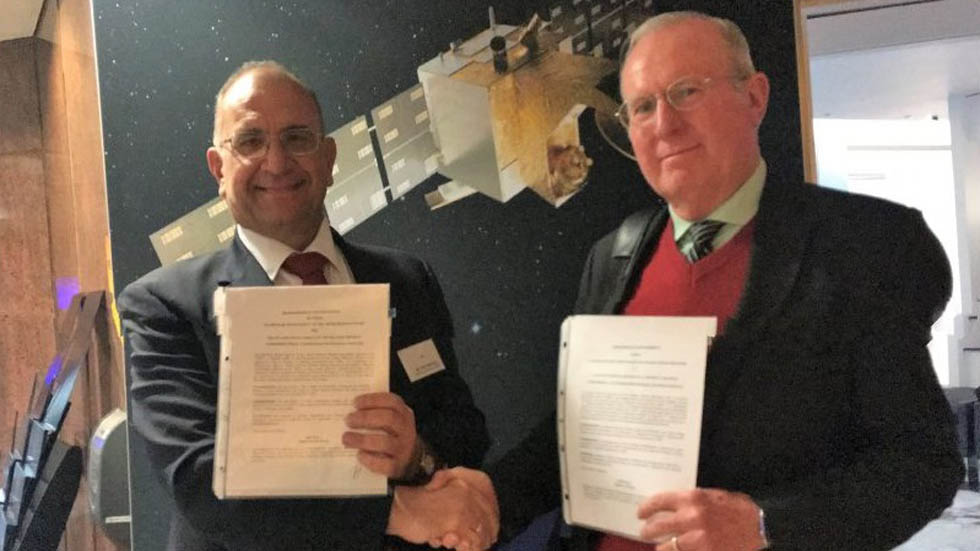 México y Grecia firman convenio en materia espacial
