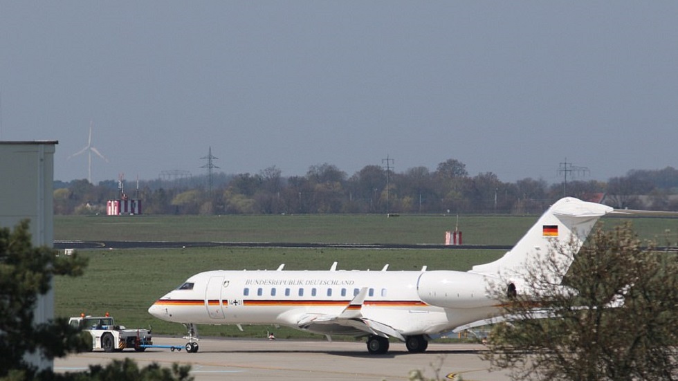 Alas de jet del gobierno alemán golpean la pista al aterrizar - jet-del-gobierno-de-alemania-tras-incidente
