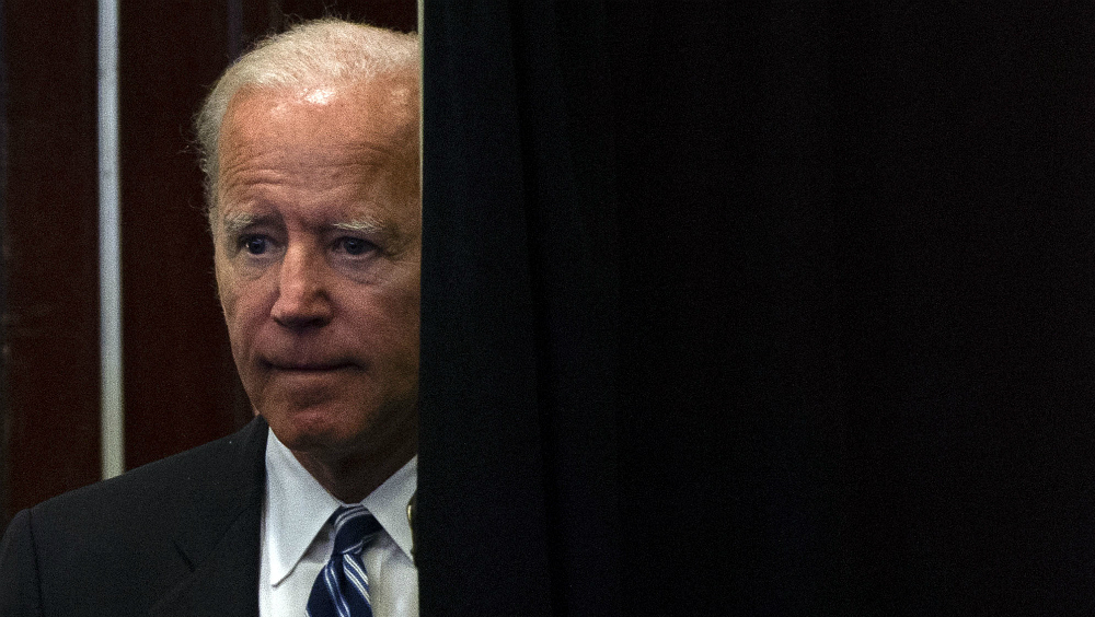 Equipo de Biden rechaza “difamaciones” sobre sus actitudes con mujeres