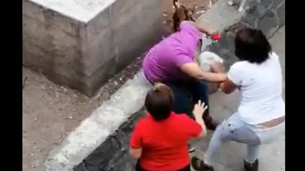 #Video Joven golpea a adulta mayor en Tlatelolco