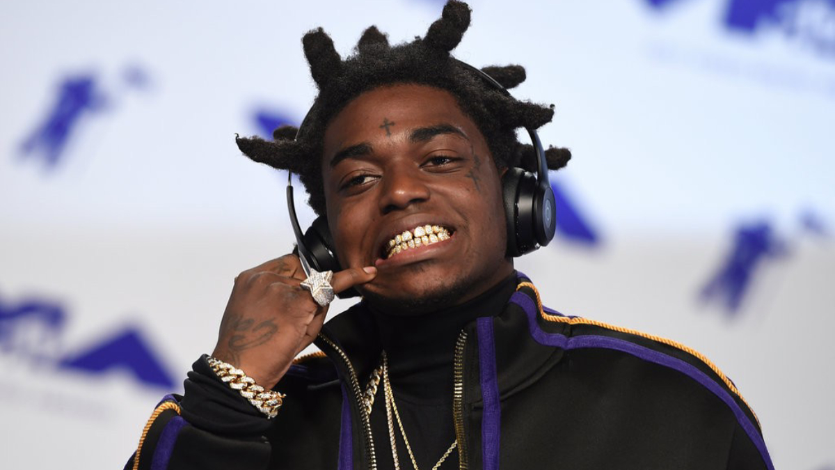 Detienen a rapero por intentar entrar a EE.UU. con armas y mariguana