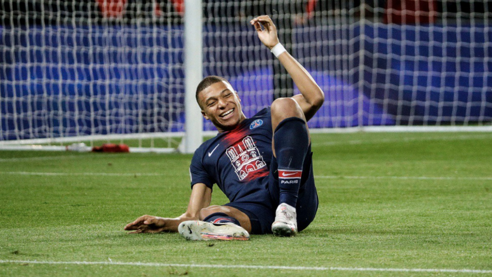 Mbappé insiste en que seguirá en el PSG y no se irá al Real Madrid Mbappé insiste en que seguirá en el PSG y no se irá al Real Madrid