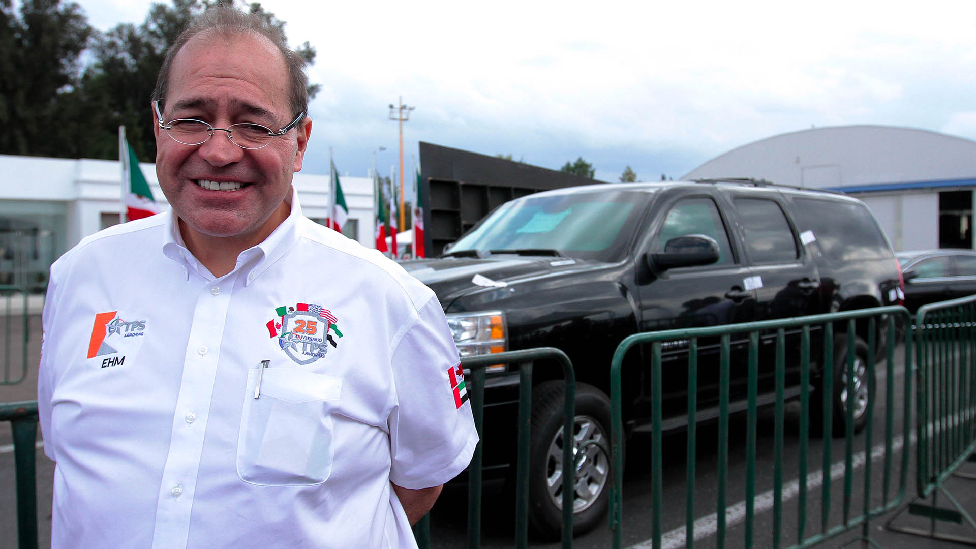 Gobierno federal entrega "La Bestia" a empresario - la-bestia-mexicana-suburban-pena-nieto-2