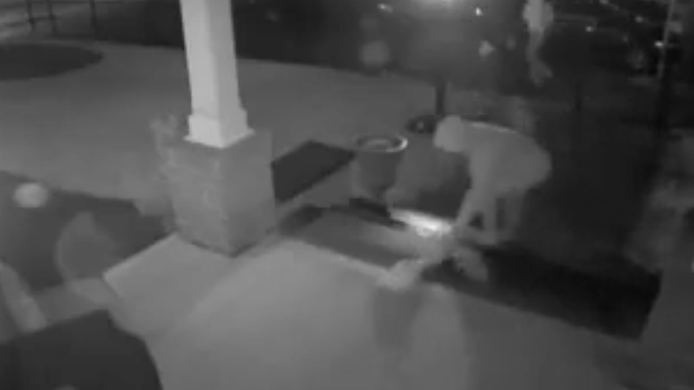 Ladrones roban escultura y la devuelven dos días después