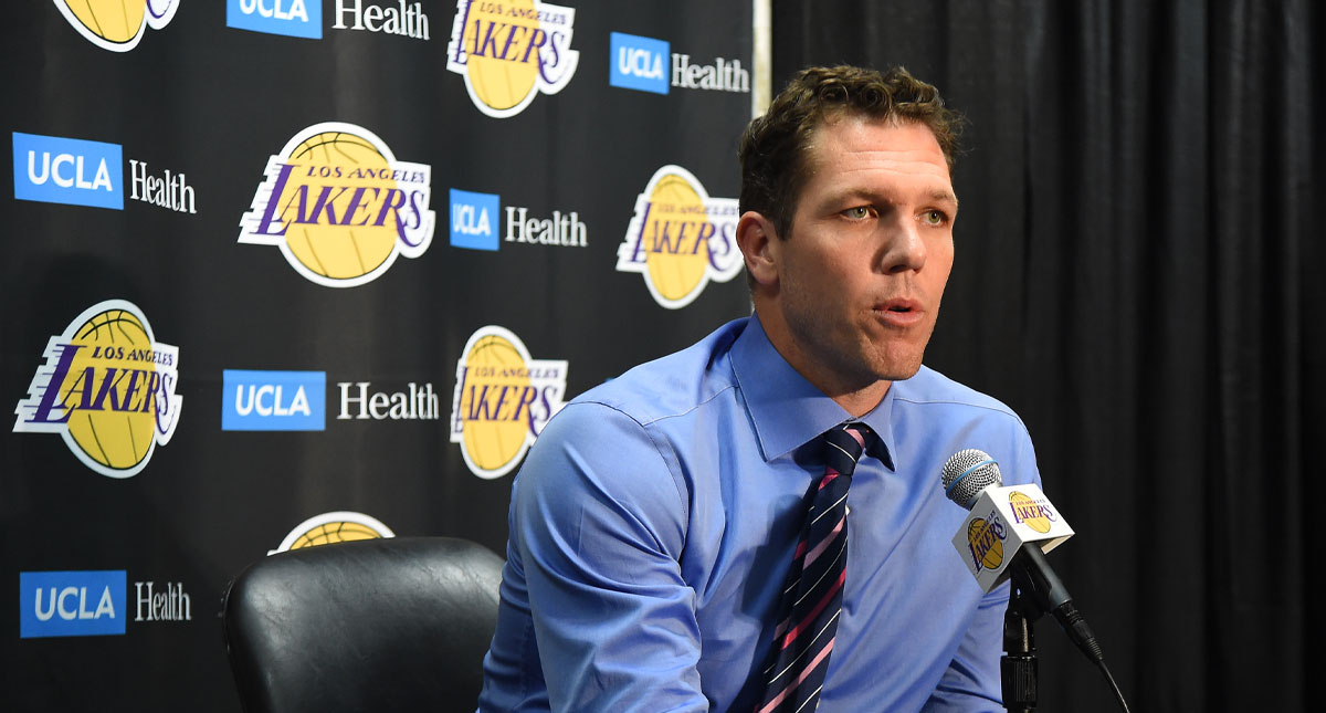 Luke Walton deja de ser entrenador de los Lakers