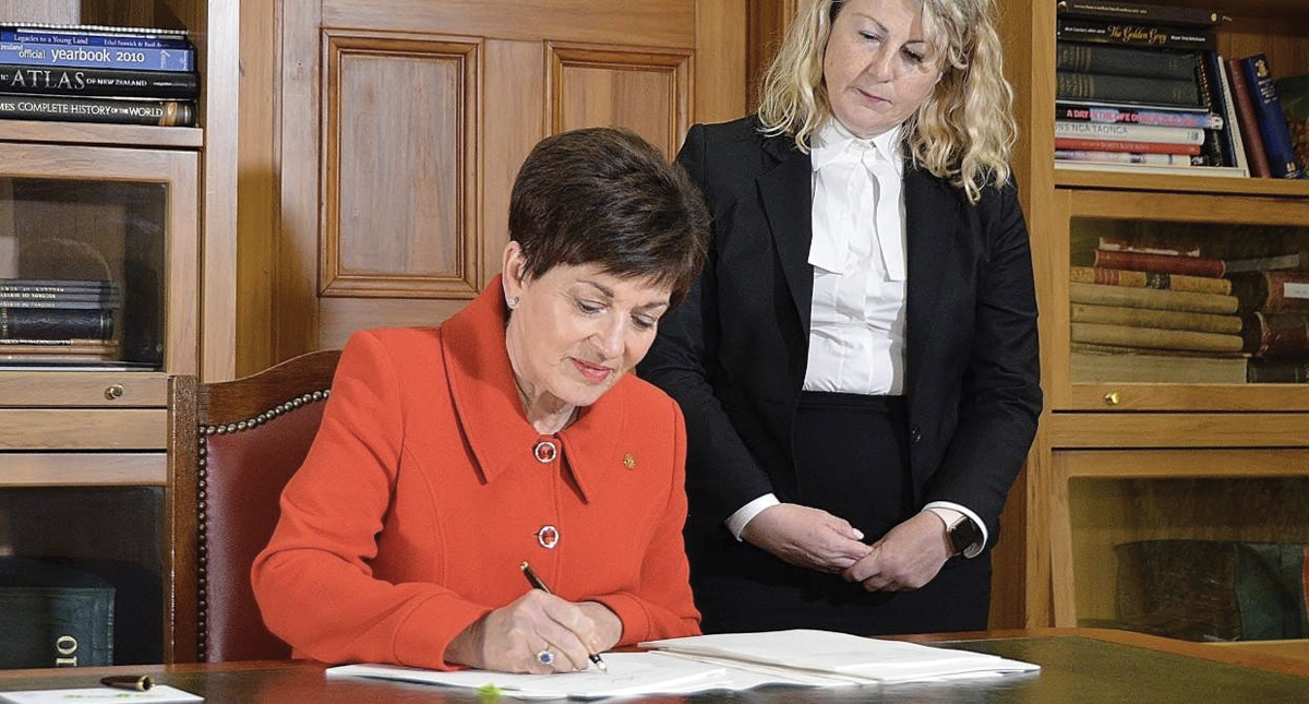 Aprueban ley de prohibición de armas en Nueva Zelanda