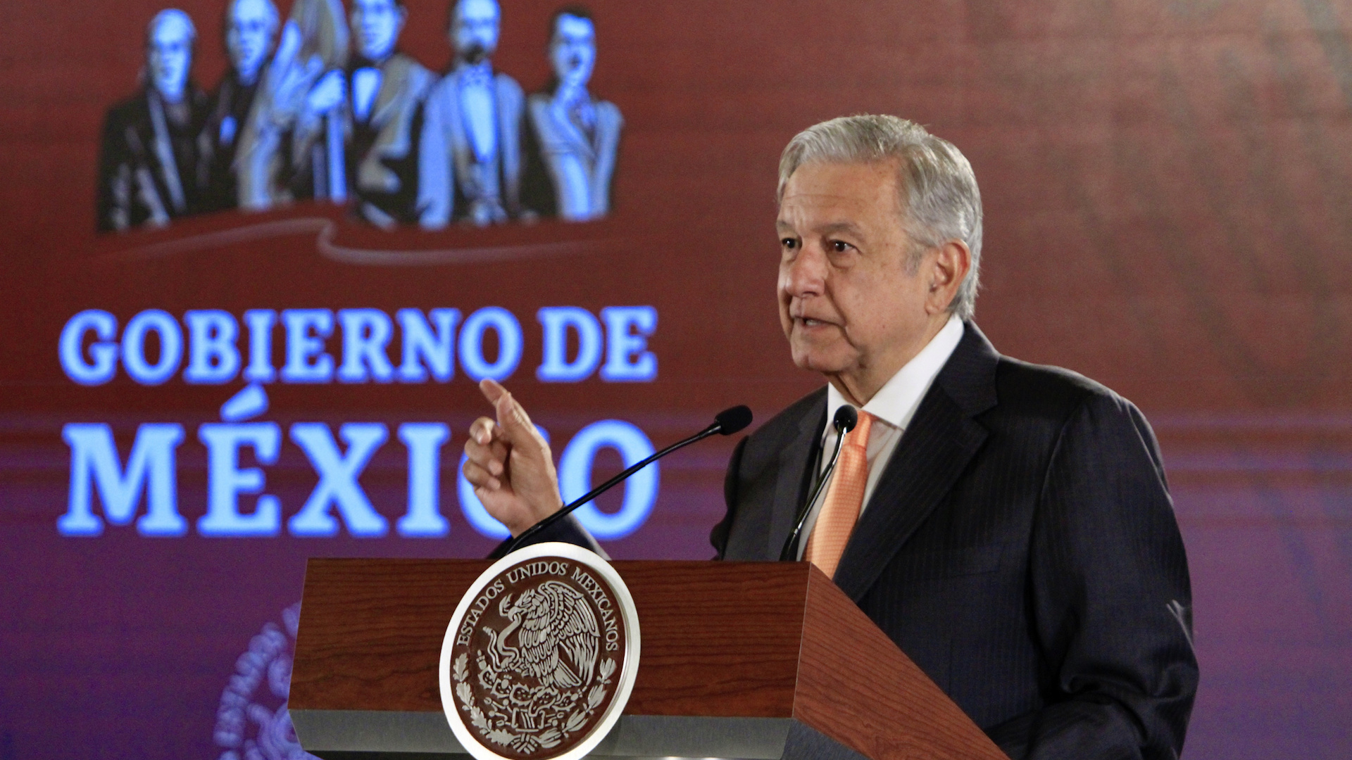 “Eso no es cierto”: descarta AMLO cobro de tenencia en todo el país