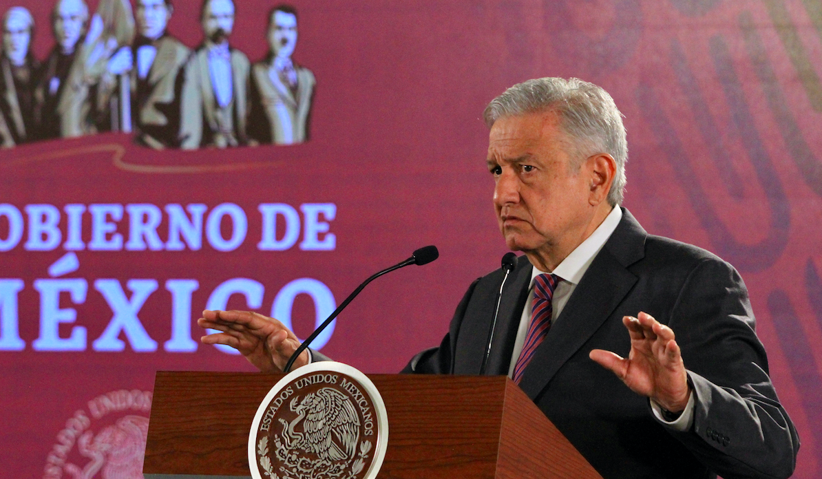 Encuentran manta con amenaza para López Obrador en Celaya