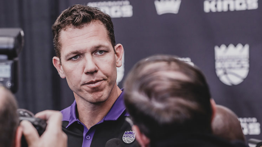 Exentrenador de los Lakers acusado de abuso sexual