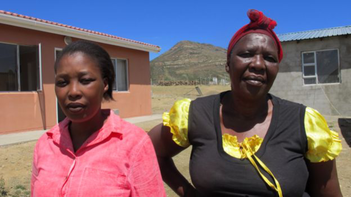 Justicia de Sudáfrica perdona a mujer por matar al violador de su hija