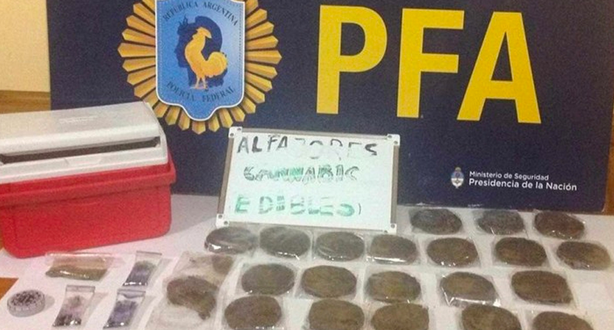 Detienen en Argentina a turistas que vendía dulces con mariguana Detienen en Argentina a turistas que vendía dulces con mariguana