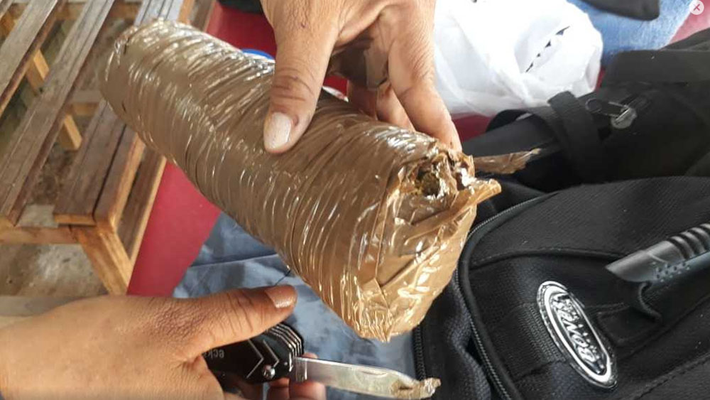 Encuentran mariguana en equipaje de policía de Guerrero