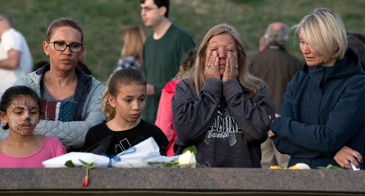 Conmemoran 20 años de la masacre de Columbine en EE.UU.