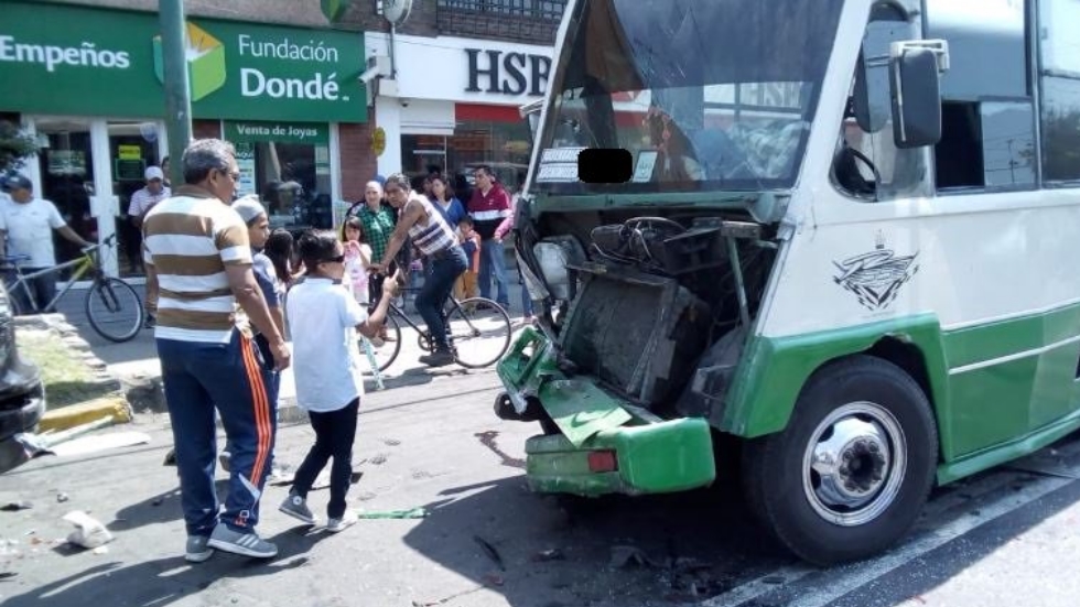 Menor choca unidad de transporte público en Xochimilco Menor choca unidad de transporte público en Xochimilco