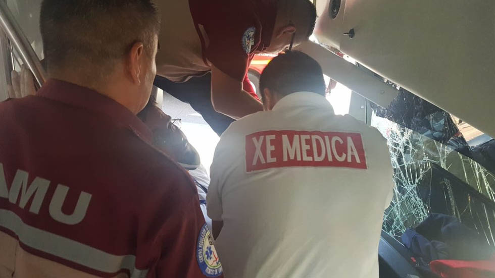 Metrobús se estrella contra árbol tras esquivar a motociclista - metrobus-accidente-linea-1-insurgentes-y-san-fernando-3