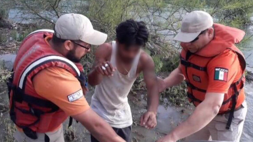 Rescatan a mexicano en aguas del Río Bravo