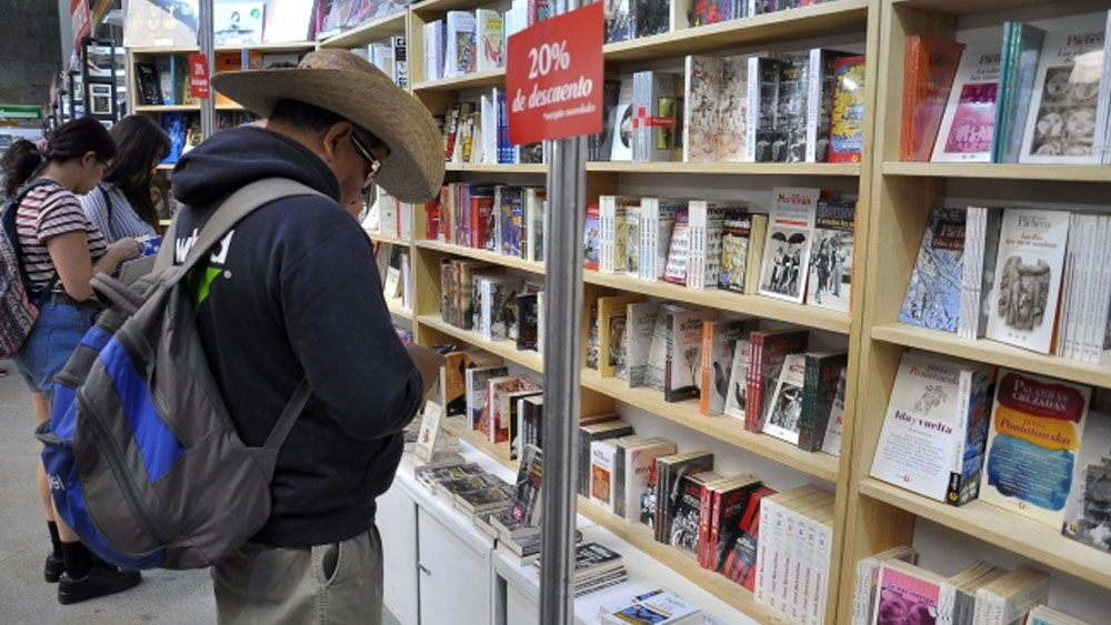 Disminuyen lectores de libros en México