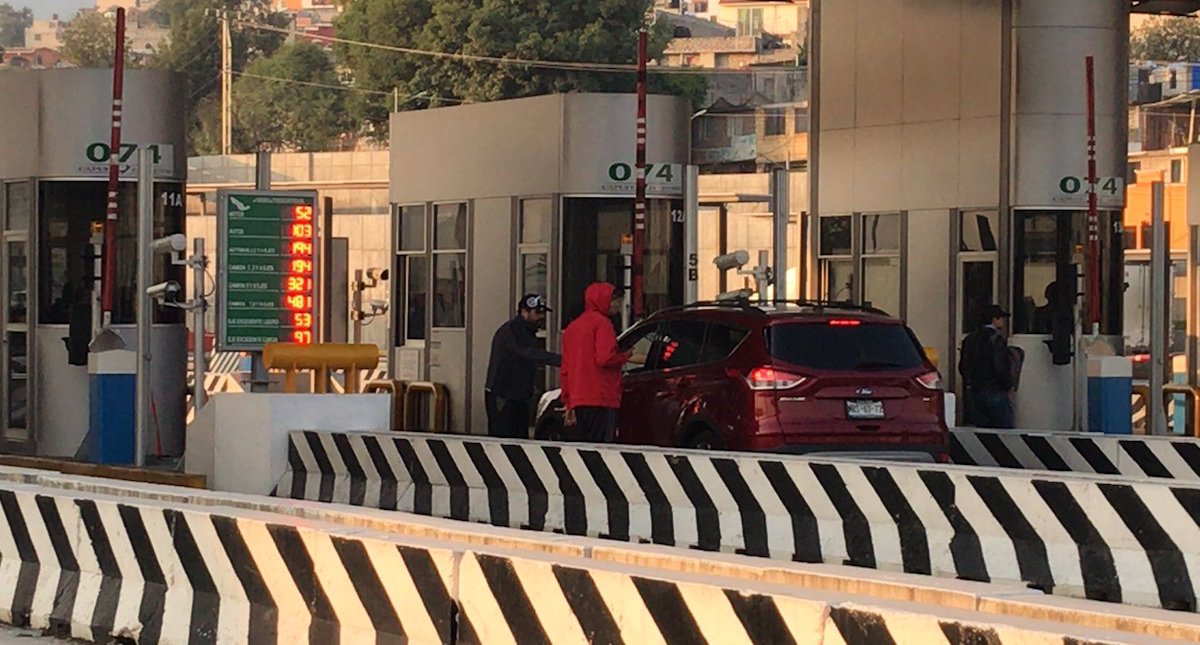 Manifestantes toman casetas de la México-Cuernavaca y Tepotzotlán