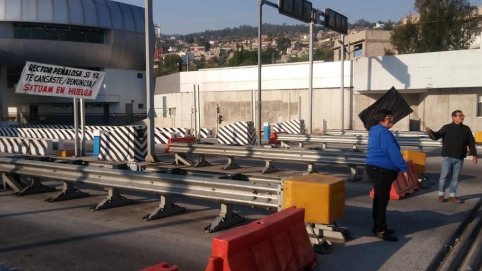 Miembros del Situam toman caseta de la México-Cuernavaca