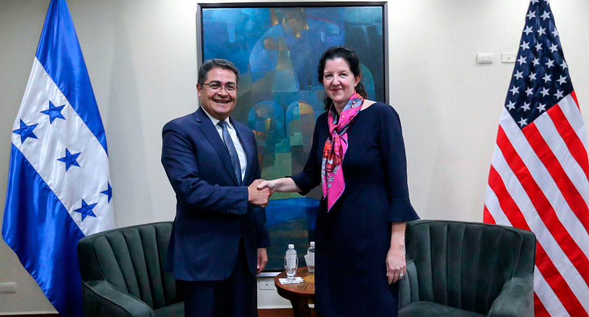 Funcionaria EE.UU. viaja a El Salvador para abordar problema migratorio