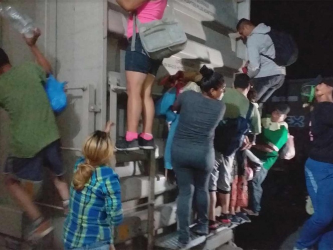 Suben migrantes a 'La Bestia' en Arriaga, Chiapas - migrantes-bestia-chiapas-2