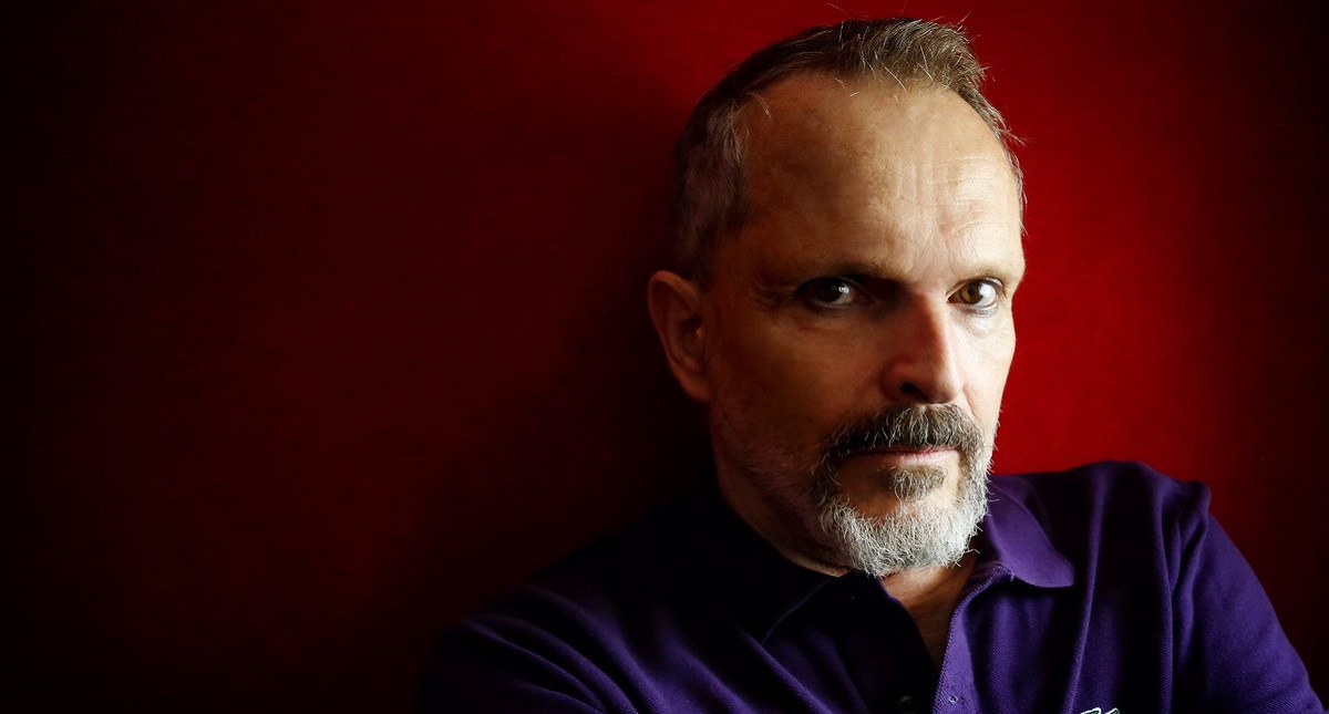 Tengo asma y la mascarilla me crea problemas, dijo Miguel Bosé