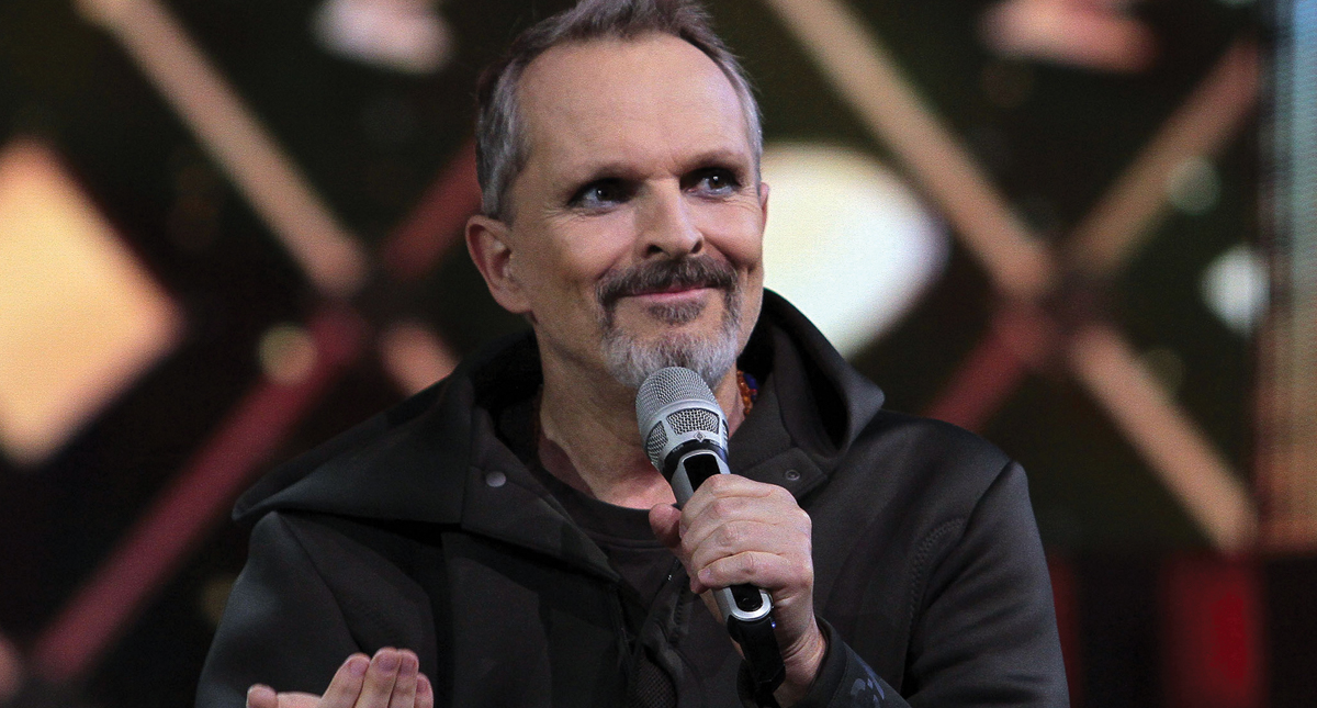 Miguel Bosé publica video contra Michelle Bachelet