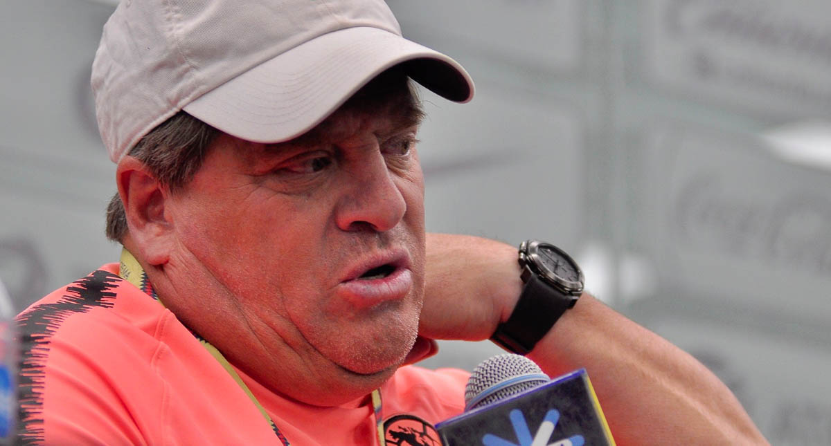 Imponen multa a Miguel Herrera por quejarse del arbitraje