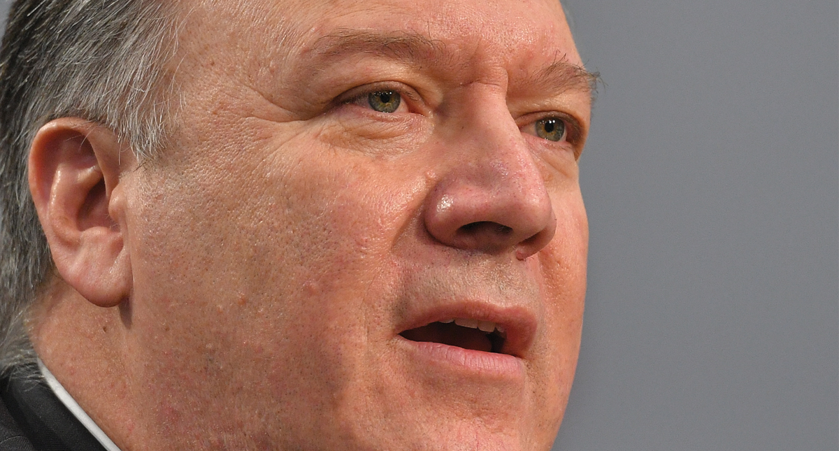 Mike Pompeo habla con presidente de Colombia para reducir producción de drogas