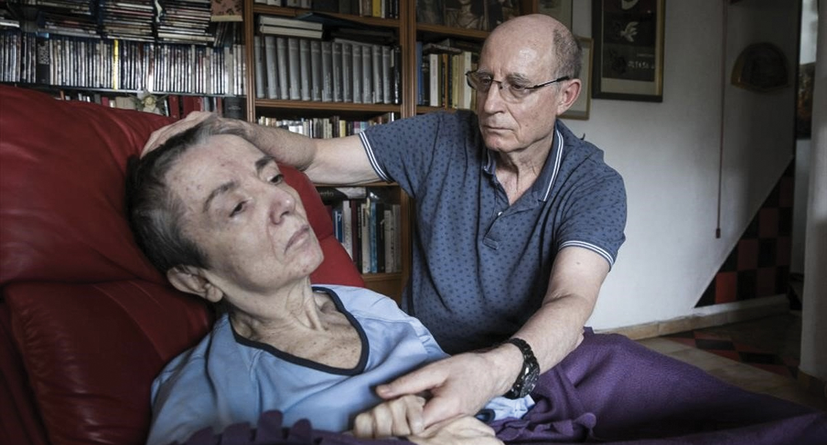 Detienen a hombre que ayudó a morir a su esposa en fase terminal