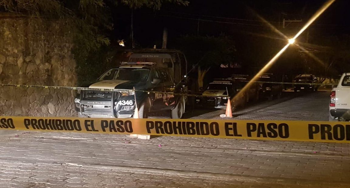 Les roban armas a policías de Querétaro mientras cenaban