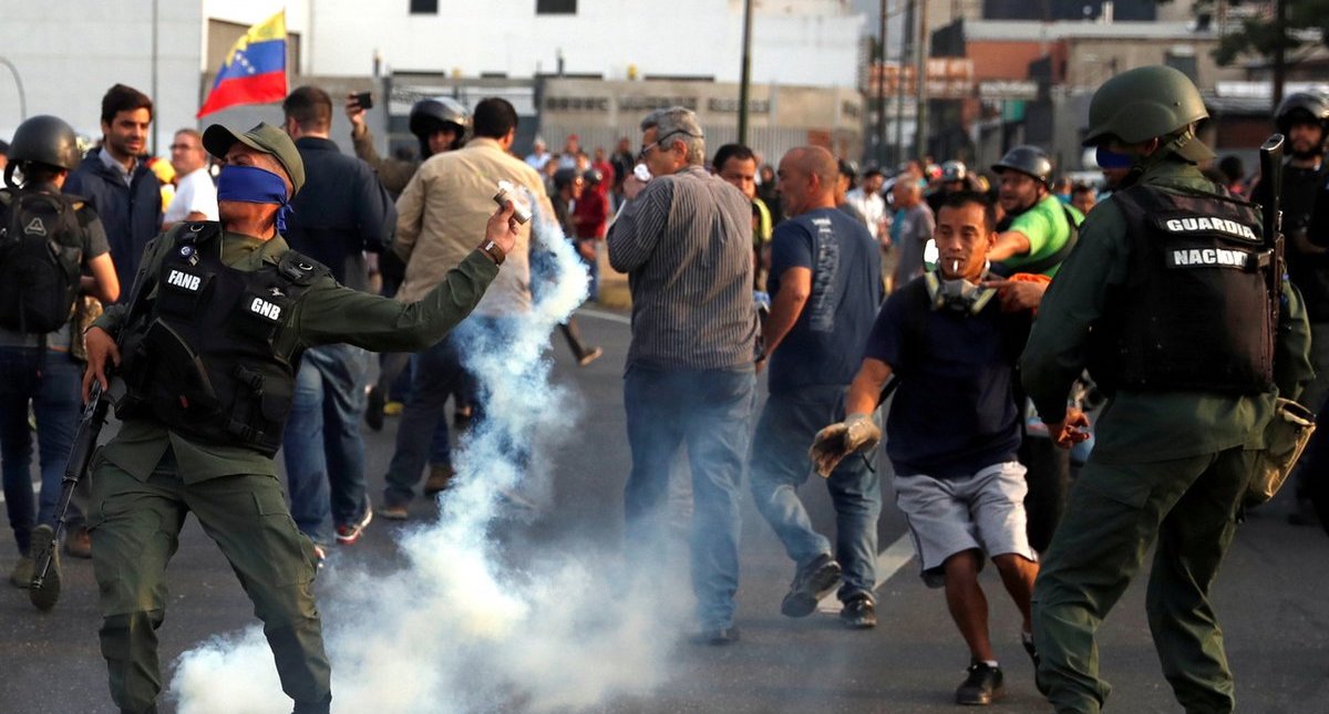 “A defender la Revolución”: Régimen de Maduro responderá a Operación Libertad