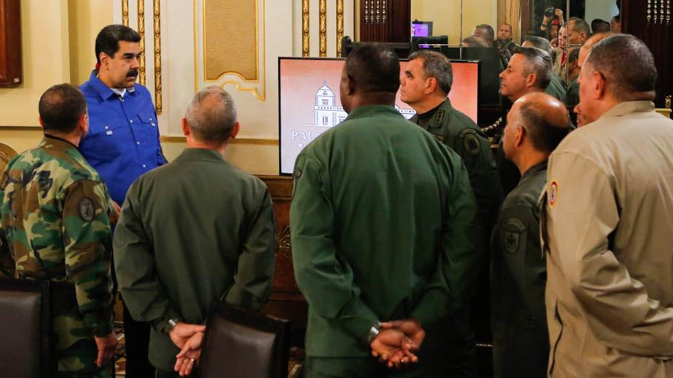 Maduro proclama derrota de alzamiento, Guaidó promete más presión