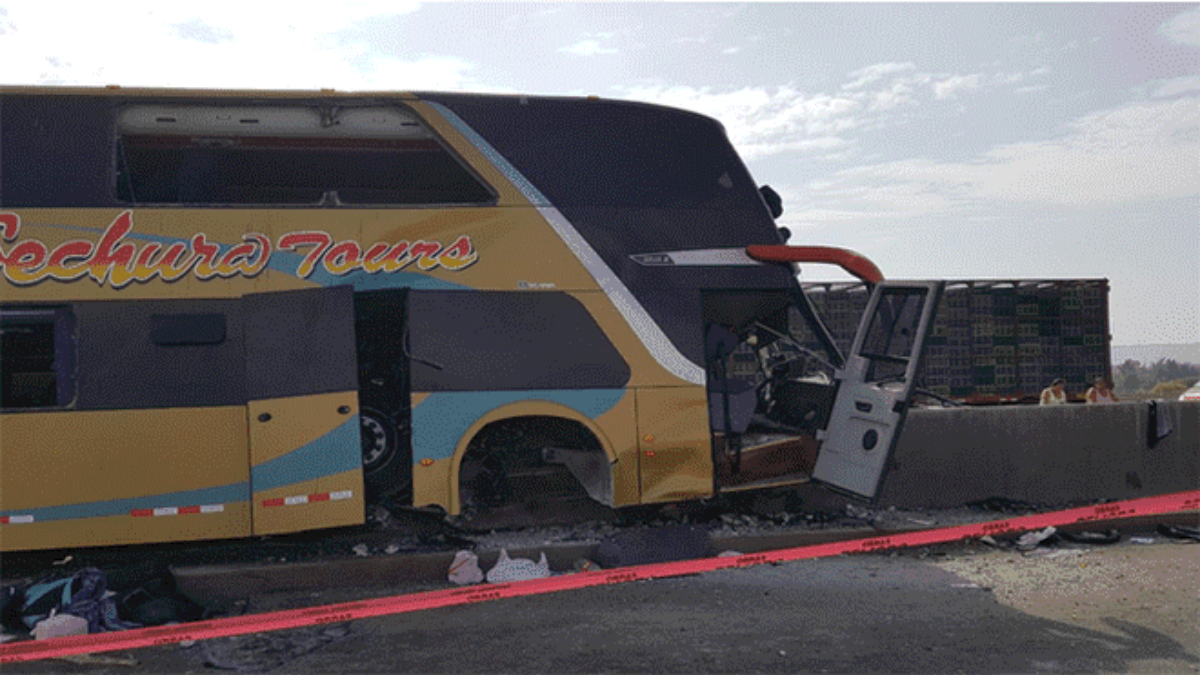 Mueren ocho personas en accidente de autobús al acudir a funeral de Alan García