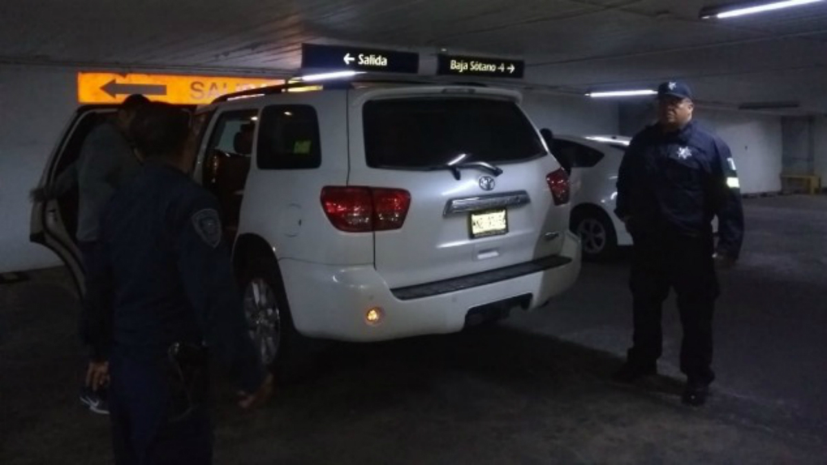 Policías registran hospital en Naucalpan tras intento de asalto